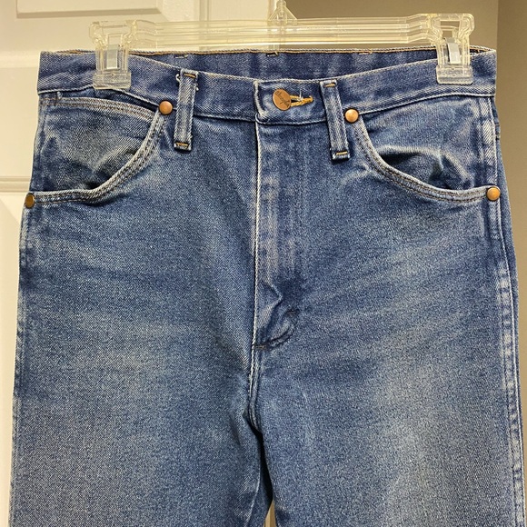 Wrangler Straight Leg Jeans Medium Wash Blue - Picture 2 of 10